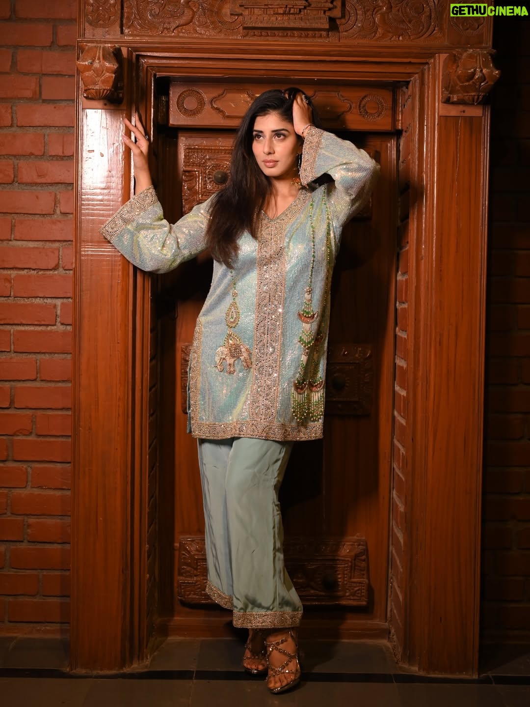 Jasmin Bajwa - 31.1K Likes - Adaayein dheemi, iraade tez.🦋
•
•
Wearing the favourite @roopkala_ludhiana 
Shot by @memoriesunlimited3