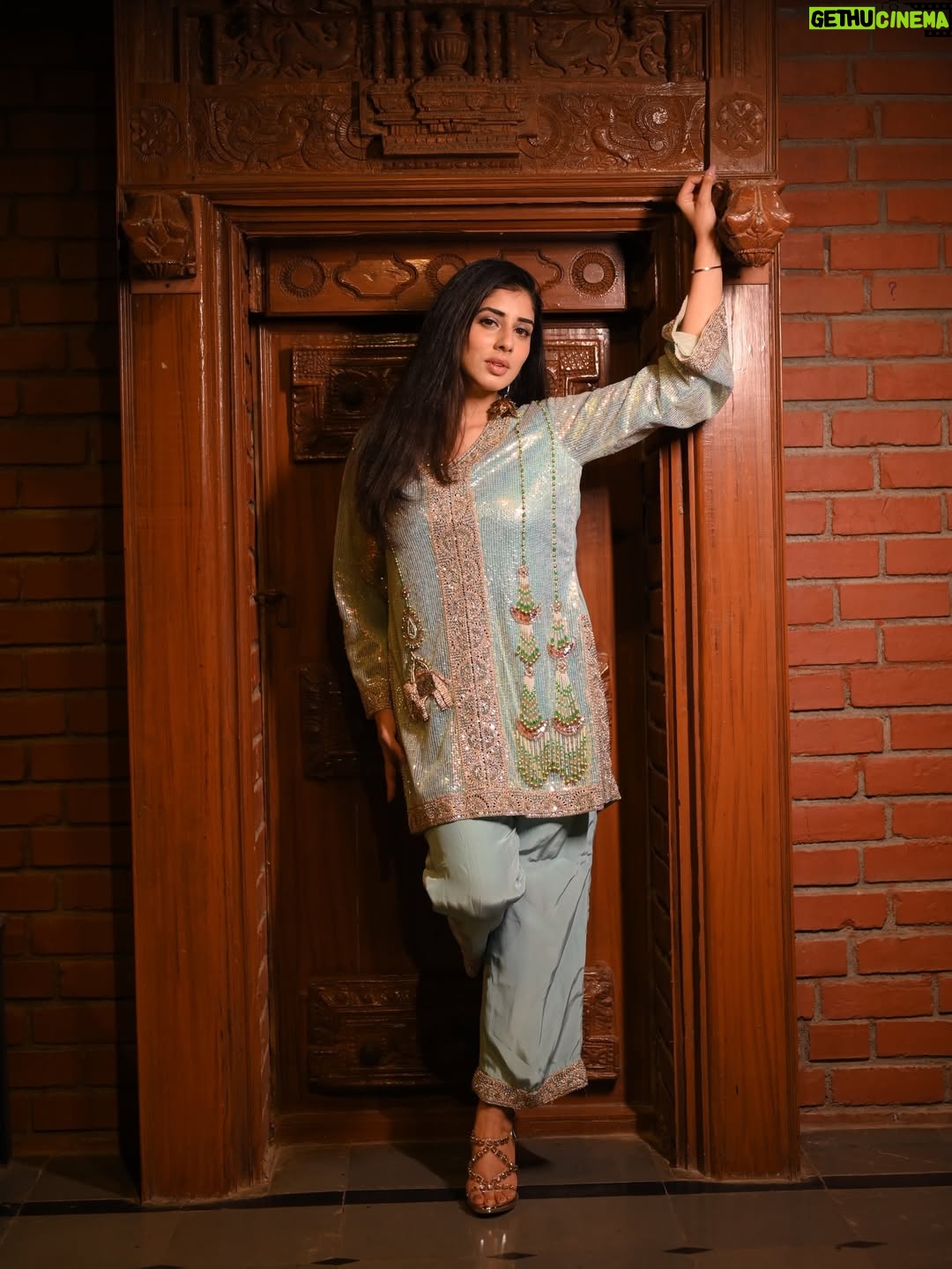 Jasmin Bajwa - 31.1K Likes - Adaayein dheemi, iraade tez.🦋
•
•
Wearing the favourite @roopkala_ludhiana 
Shot by @memoriesunlimited3