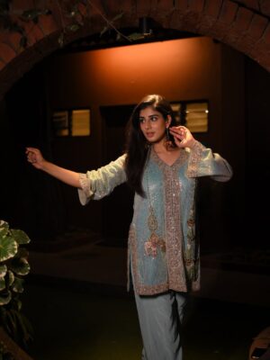 Jasmin Bajwa Instagram - Adaayein dheemi, iraade tez.š¦
ā¢
ā¢
Wearing the favourite @roopkala_ludhiana
Shot by @memoriesunlimited3