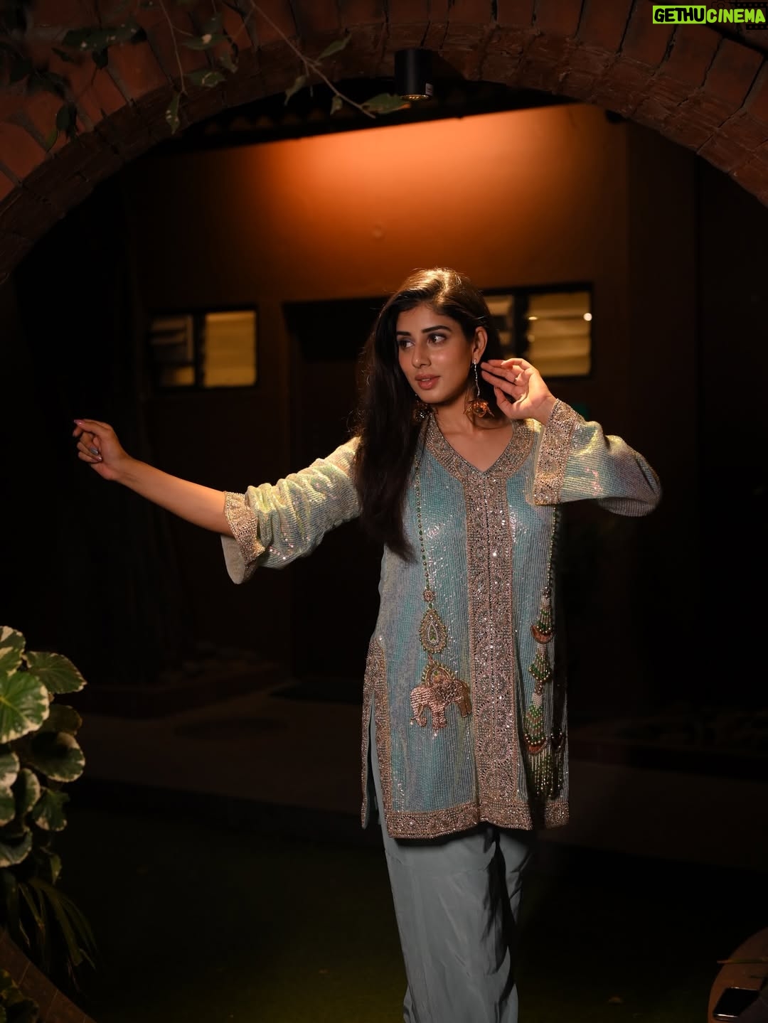 Jasmin Bajwa - 31.1K Likes - Adaayein dheemi, iraade tez.🦋
•
•
Wearing the favourite @roopkala_ludhiana 
Shot by @memoriesunlimited3