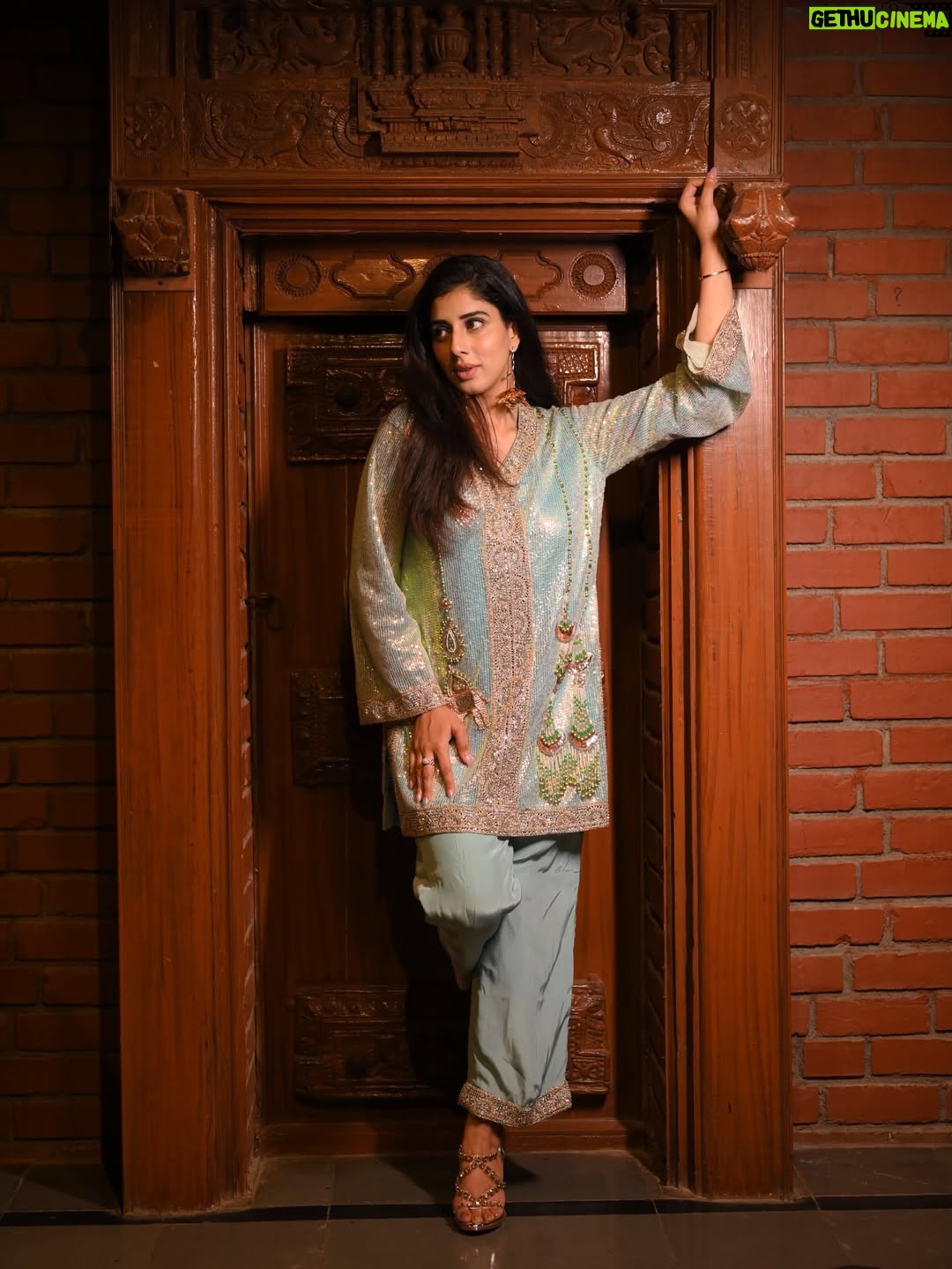 Jasmin Bajwa - 31.1K Likes - Adaayein dheemi, iraade tez.🦋
•
•
Wearing the favourite @roopkala_ludhiana 
Shot by @memoriesunlimited3