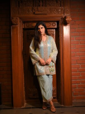 Jasmin Bajwa Instagram - Adaayein dheemi, iraade tez.š¦
ā¢
ā¢
Wearing the favourite @roopkala_ludhiana
Shot by @memoriesunlimited3