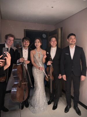 Jasmine Choi Instagram - 🥳Day3: So thrilled to wrap up with a spectacular finale of my festival with my dear friends @schumannstringquartet - who made everyone instantly their biggest fans! I’m so grateful to have these incredible friends to my hometown and from next year we will also do a Korea tour! Already looking forward to bringing more friends🤗💛

페스티벌의 피날레 공연은 이 엄청난 슈만콰르텟의 기량과 음악성 덕분에 대전예술의전당 무대가 너무나 뜨겁게 달아올랐습니다! 이렇게 멋진 뮤지션들이 한국에 올수있고 또 관객여러분들도 이렇게 환호해주시니 제가 마치 엄마라도 된듯 뿌듯하더라고요. 

앞으로 제 친구들을 고향에 소개하고 또 내년부터는 투어도 있을 예정이니 많이 기대해주세요! 이번에 여러분들의 응원해 넘 감사하고 행복했어요. 사랑합니닷😍🫶🏻!! 
P.s. 공연에 온 어린 꿈나무들도 넘 반가웠어요❤