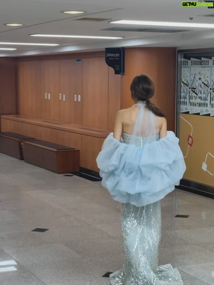 Jasmine Choi - 3.4K Likes - 🥳Day3: So thrilled to wrap up with a spectacular finale of my festival with my dear friends @schumannstringquartet - who made everyone instantly their biggest fans! I’m so grateful to have these incredible friends to my hometown and from next year we will also do a Korea tour! Already looking forward to bringing more friends🤗💛

페스티벌의 피날레 공연은 이 엄청난 슈만콰르텟의 기량과 음악성 덕분에 대전예술의전당 무대가 너무나 뜨겁게 달아올랐습니다! 이렇게 멋진 뮤지션들이 한국에 올수있고 또 관객여러분들도 이렇게 환호해주시니 제가 마치 엄마라도 된듯 뿌듯하더라고요. 

앞으로 제 친구들을 고향에 소개하고 또 내년부터는 투어도 있을 예정이니 많이 기대해주세요! 이번에 여러분들의 응원해 넘 감사하고 행복했어요. 사랑합니닷😍🫶🏻!! 
P.s. 공연에 온 어린 꿈나무들도 넘 반가웠어요❤