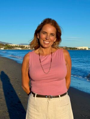 Jasmine Harman Instagram - December so far ✨🎄

It’s always a really manic month. We’ve had our Zumba Christmas Party with the girls 🥰 We’ve had family gatherings! Loads of filming for a new show 🎥 And…I still haven’t done my Christmas shopping! 🙈😂

How are you all getting on with it? All done or last minute like me? 😳🎁

Anyway not to worry! Hopefully Santa will help me out! 🎅🏼 Almost time for the “out of office” to come on! 🥰🥂✨ 

#ChristmasParty #December #Santa #Zumba #Filming #elf #OOO