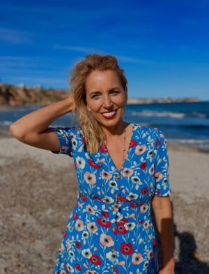 Jasmine Harman Instagram - I’ve got a @channel4 treble this week! 🩷🥰 3 classic episodes of @aplaceinthesunofficial Monday, Wednesday & Friday! 🎉

Monday: Angie & Alan 📍Orihuela Costa 💰 60k

Wednesday: Bev & Errol 📍Mar Menor 💰 65k

Friday: Jill & Ronnie 📍Languedoc-Roussillon 💰 250k 

Let me know what you thought of all these options! 🥰

#aplaceinthesun #repeat #channel4 #househunting #newhome #spain #france @freeform_productions