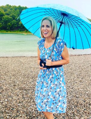 Jasmine Harman Instagram - I’ve got a @channel4 treble this week! 🩷🥰 3 classic episodes of @aplaceinthesunofficial Monday, Wednesday & Friday! 🎉

Monday: Angie & Alan 📍Orihuela Costa 💰 60k

Wednesday: Bev & Errol 📍Mar Menor 💰 65k

Friday: Jill & Ronnie 📍Languedoc-Roussillon 💰 250k 

Let me know what you thought of all these options! 🥰

#aplaceinthesun #repeat #channel4 #househunting #newhome #spain #france @freeform_productions