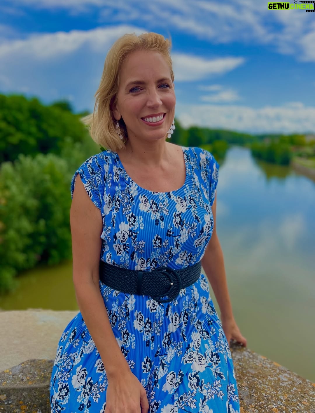 Jasmine Harman - 6.7K Likes - I’ve got a @channel4 treble this week! 🩷🥰 3 classic episodes of @aplaceinthesunofficial Monday, Wednesday & Friday! 🎉

Monday: Angie & Alan 📍Orihuela Costa 💰 60k

Wednesday: Bev & Errol 📍Mar Menor 💰 65k

Friday: Jill & Ronnie 📍Languedoc-Roussillon 💰 250k 

Let me know what you thought of all these options! 🥰

#aplaceinthesun #repeat #channel4 #househunting #newhome #spain #france @freeform_productions