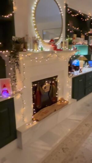 Jasmine Harman Instagram - Totally sleighed it! 🌲🤩🤣

For those who were asking! Yes we decorate as normal for Christmas! Here is the living room all decked out ❤️🎁 

Have you got your decorations up yet or do you wait for the 12 days before rule? 🎅🏽

#ChristmasTree #Decorations #NewHome #DecktheHalls #Spain #Family
