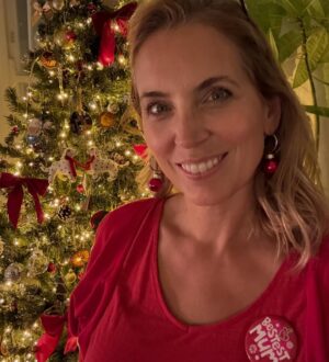 Jasmine Harman Instagram - Hoping everyone had a marvellous Christmas with loved ones. We were lucky enough to see lots of friends and family although some were missed. ❤️ 
Wishing you a wonderful break (until the NY celebrations begin!) thanks for being here! And to the lady who approached me in M&S today, thanks for your lovely thoughts and nice to meet you! 🥰 #christmas