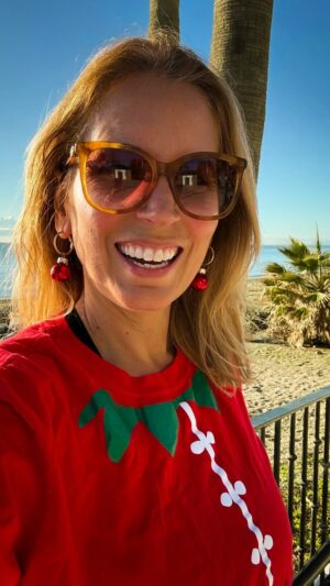 Jasmine Harman Instagram - My last Zumba before Christmas 💃🏻🎄

Don’t worry if you’re playing Wham-A-Geddon, this isn’t the Wham version, you’re safe! 😂🙈 

Is it all Christmas nights and parties back home this evening or are you cuddled up on the sofa with a blanket avoiding the chaos? 🏡 v 🪩

#Whamageddon #zumba #christmas #dancing #spain