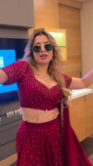 Jasmine Sandlas Instagram - Mere Veera Kol Ne Rafflaa 💪 

Every line of this song should be printed on a T- shirt.