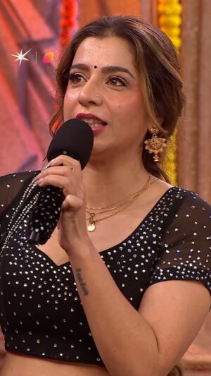 Jasmine Sandlas Instagram - Jab aayi ho Jasmine Sandlas toh entertainment hoga first class! 😍

Dekhiye #BiggBoss19 ka naya episode, har roz raat 9 baje #JioHotstar par aur 10:30 baje @colorstv par.

#BiggBossOnJioHotstar #BB19OnJioHotstar

@beingsalmankhan @jasminesandlas  @gauravkhannaofficial @humarabajaj24 @nehalchudasama9 @baseer_bob @tanyamittalofficial @ashnoorkaur  @iam_kunickaasadanand @rj_pranit @themridul_ @neelamgiri_ @farrhana_bhatt @amaal_mallik @badeshashehbaz @maltichahar