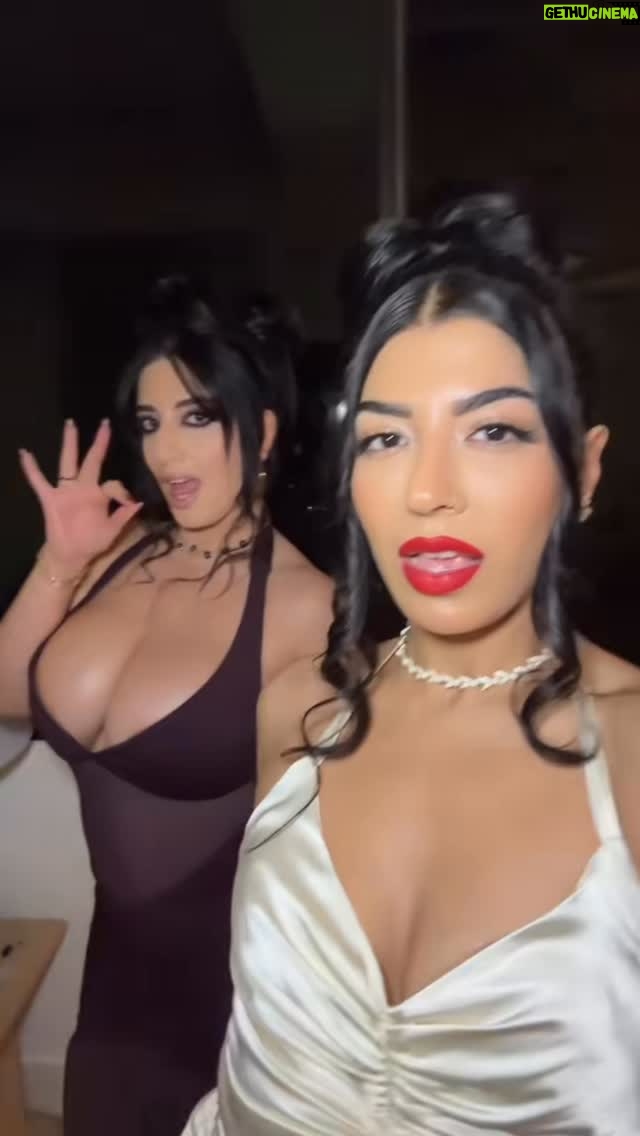 Jasmine Sherni - 2.7K Likes - tbh… this transition ATE DOWN

BOTH glams by @makeupbyazzie