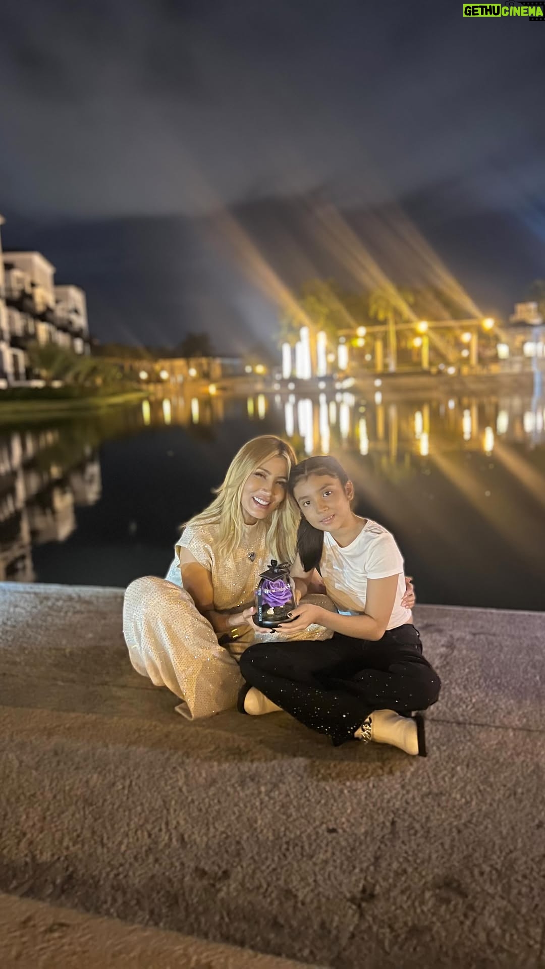 Jasú Montero - 2.6K Likes - Ella :  la niña de mis ojos 😍♥️
Yo : la mamá enamorada de su hija 🥰🤪

Las palabras sobran ♥️🙏🥰