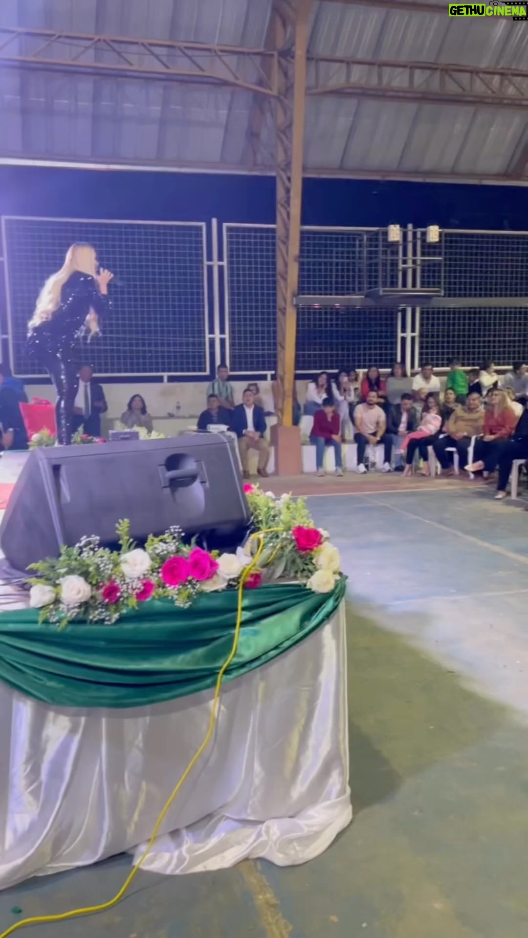 Jasú Montero - 2.5K Likes - Que linda noche gracias #Zaruma #Huertas festejando sus 74 años  con un público maravilloso nos dieron mucho cariño 🥰🎉 #EcuatorianisimamenteJasu 💛💙❤️ @andreapesantez @pedrochinga @johse593ecua  @cnrequinto #WillianGarcia #QueVivaHuertas 🥰❤️😘.