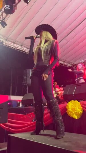 Jasú Montero Instagram - Hoy farreamos en #Puyango ❤️ gracias a todos la pasamos lindo 🙏🏻❤️💃🏼🥰