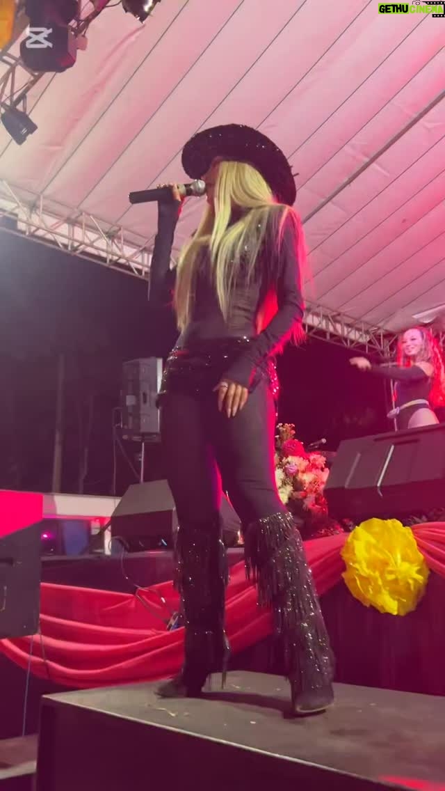 Jasú Montero - 1.1K Likes - Hoy farreamos en #Puyango ❤️ gracias a todos la pasamos lindo 🙏🏻❤️💃🏼🥰