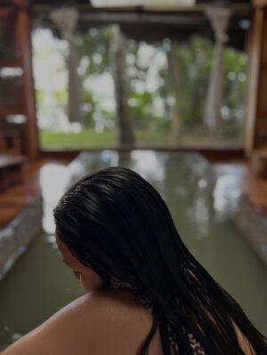 Jazmín Pinedo Instagram - Así recibimos el 2026, rodeados de naturaleza y purita energía! 🍃✨🌴🤍