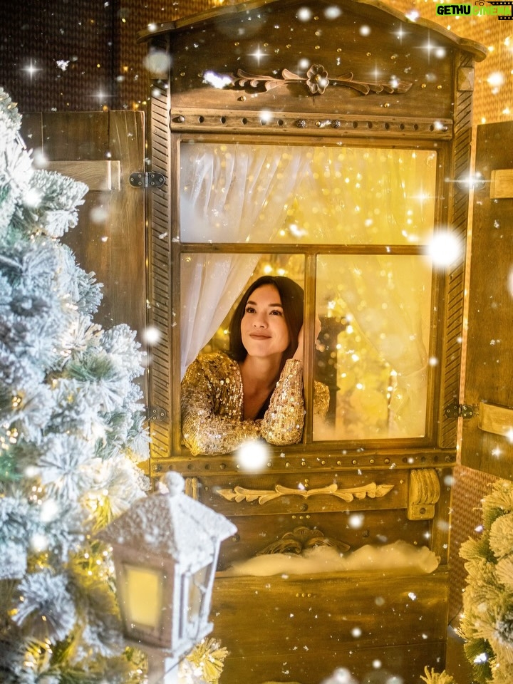 Jazmín Pinedo - 4.6K Likes - Nada que pedir, todo que agradecer. 
Feliz Navidad! 🙏🏻♥️💫🎄