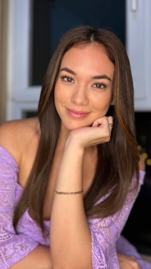 Jazmín Pinedo Instagram - Te dejo el truco para lograr una mirada monumental estas fiestas! Esta máscara será viral! Solo mira los resultados! 💜
@lbelonline #publicidad