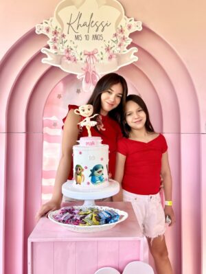 Jazmín Pinedo Instagram - Feliz 10 años mi vida! 🩷 Que se cumplan todos tus sueños! ✨ Qué bonito estar contigo y celebrarte cada día! 🤩 Te amooooooo mi reina! 👑
Gracias a todos por sus saludos y buenos deseos! 🫰🏻
