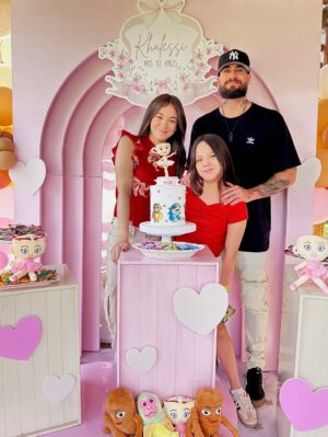 Jazmín Pinedo Instagram - Feliz 10 años mi vida! 🩷 Que se cumplan todos tus sueños! ✨ Qué bonito estar contigo y celebrarte cada día! 🤩 Te amooooooo mi reina! 👑
Gracias a todos por sus saludos y buenos deseos! 🫰🏻