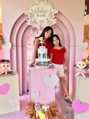 Jazmín Pinedo Instagram - Feliz 10 años mi vida! 🩷 Que se cumplan todos tus sueños! ✨ Qué bonito estar contigo y celebrarte cada día! 🤩 Te amooooooo mi reina! 👑
Gracias a todos por sus saludos y buenos deseos! 🫰🏻