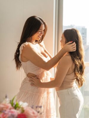 Jazmín Pinedo Instagram - Y como dice la canción no cabe en una vida mi gratitud, que fortuna ser tu mamá! ✨ Feliz cumpleaños mi niña hermosa, noble, alegre, creativa, valiente, sensible, es que eres maravillosa! Que Dios te siga cuidando y bendiciendo siempre! Te mereces solo lo mejor, Te amo con cada célula de mi, hasta el infinito y más allá! 🩷
