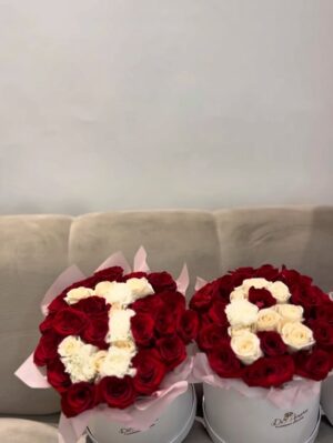Jazmín Pinedo Instagram - Es tan difícil transmitir con palabras lo afortunada que me hacen sentir con tanto cariño! 🐻 Mi @fcojazpinedo me sorprendió ayer cuando salía del canal y hoy llegaron hasta el set llenándolo de flores y detalles que como siempre llevaré en mi corazón! No dejan de sorprenderme! Los quiero muchísimo! A cada uno de ustedes, gracias por acompañarme tantossss años, ojalá sean muchos más! ♥️
