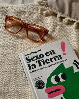 Jazmín Stuart Instagram - Me enredé con las flores más lindas, descubri la playa desierta y pasé la tarde sola a lo Robinson Crusoe, vi ponerse el sol en una pradera dorada en donde crucé miradas con caballos de lo más amables, leí un libro sobre animales, naturaleza y curiosidades, y no pasé ni un solo día sin nadar en el mar que lo cura todo.
Si sumamos muchos abrazos con hijo y bastante risa con amigas, creo que hay energía y gratitud para rato, y para compartir también. ✨
