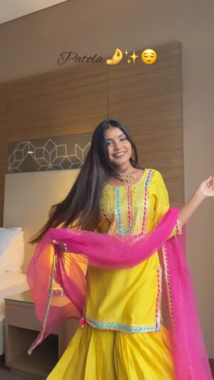 Jeetu Sri Instagram - Shakira or Patola? 😌
Yellow sharara set @labelnityatara
#trend #sharara #trendingsongs #viral