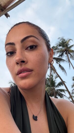 Jeniffer Piccinato Instagram - …is falling in love with life again and again…
☀️🌊❤️🎂👧🏻

#octobermemories #goa #beach #lovergirl #forever