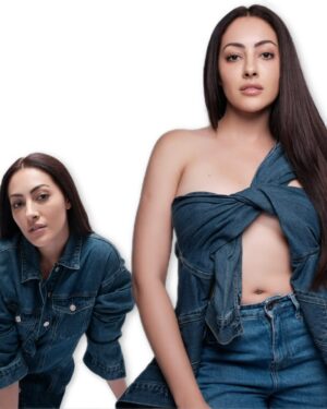 Jeniffer Piccinato Instagram - got some #goodjeans  literally 👖🇧🇷
.
.
.
Photo by @enchill_photography