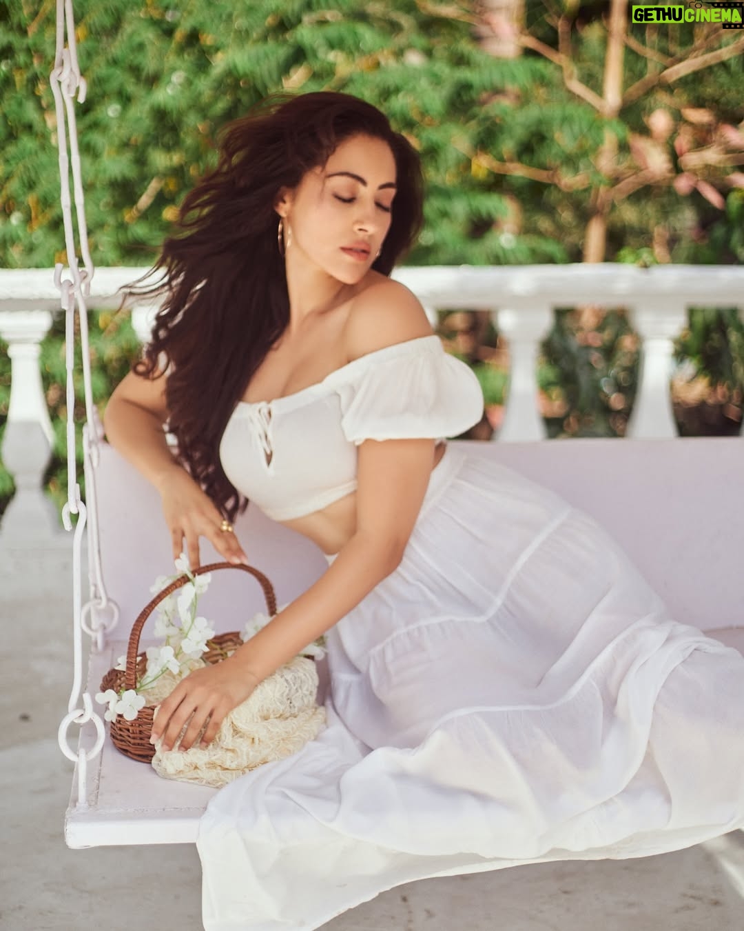 Jeniffer Piccinato - 11.7K Likes - “In my own little world “
🍉🤍
Hair @pendurkar_sush 
Make up @makeupbyhabiba2024 
Stylist @stylistshikhar 
Photo @saurabh_sonkar 
Location @backstage_mumbai