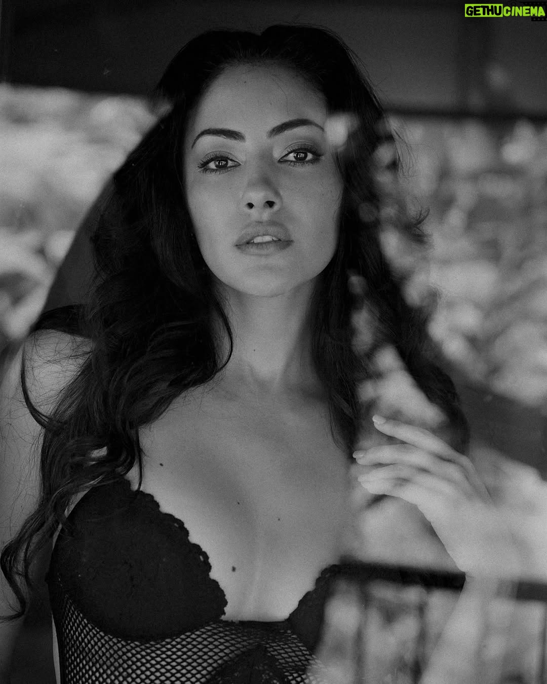 Jeniffer Piccinato - 11.8K Likes - July 🌧️
Photo @nataliaarantseva mua @senyamua