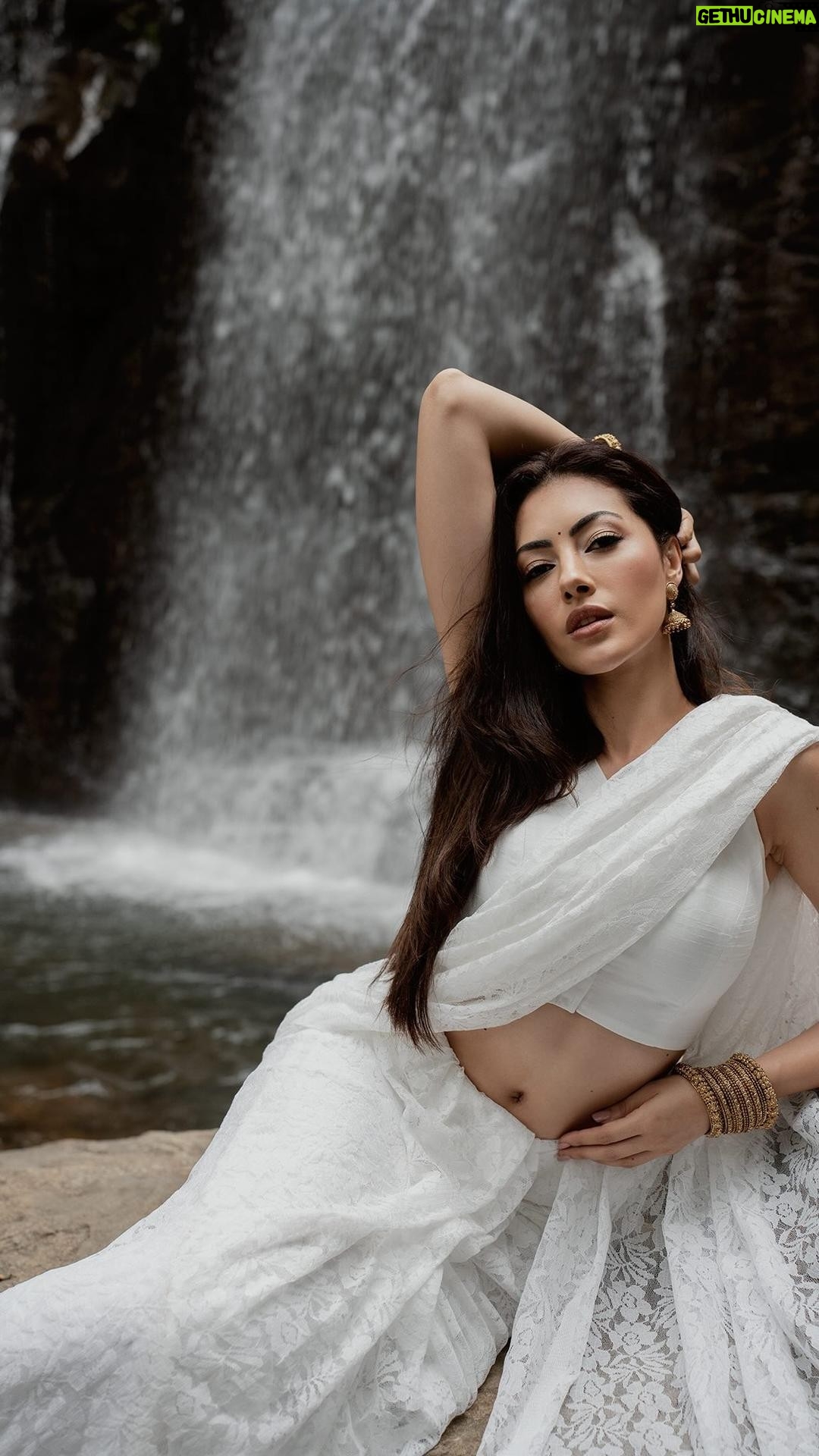 Jeniffer Piccinato - 8.8K Likes - In my goddess era ✨
.
.
(Behind the scenes from the photoshoot with @nataliaarantseva and makeup by @senyamua at @ayatana.resorts )

#asokamakeup #indiamakeup #makeup #challengemakeup #trend #makeuptrend #bollywood