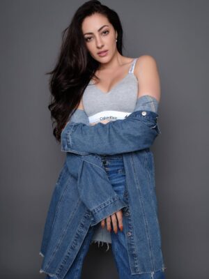 Jeniffer Piccinato Instagram - Hug whatcha love 🤗
#mycalvins #CK @calvinklein 
.
.
Photo @enchill_photography