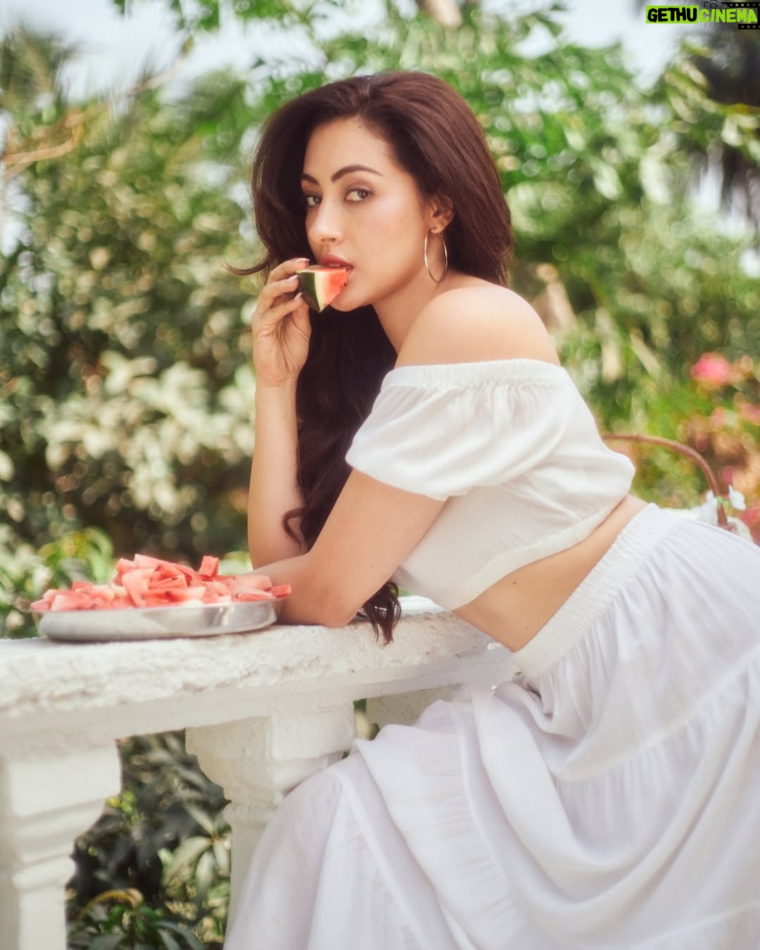 Jeniffer Piccinato - 11.7K Likes - “In my own little world “
🍉🤍
Hair @pendurkar_sush 
Make up @makeupbyhabiba2024 
Stylist @stylistshikhar 
Photo @saurabh_sonkar 
Location @backstage_mumbai