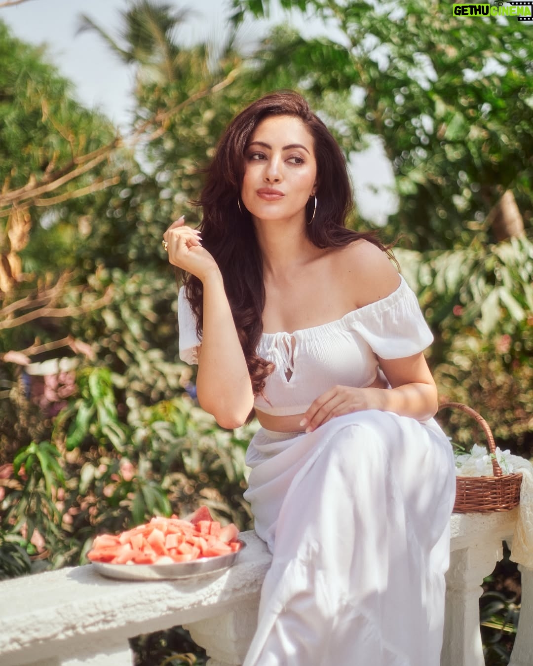 Jeniffer Piccinato - 11.7K Likes - “In my own little world “
🍉🤍
Hair @pendurkar_sush 
Make up @makeupbyhabiba2024 
Stylist @stylistshikhar 
Photo @saurabh_sonkar 
Location @backstage_mumbai