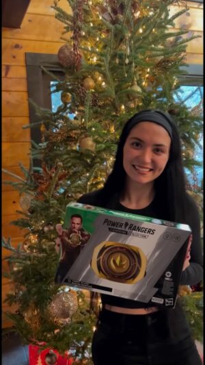 Jenna Frank Instagram - ✨ Happy Holidays, everyone! ✨
My mom and I wanted to spread some love this season, so we’re hosting a holiday giveaway and we’re giving away a MASTER MORPHER! 🎁⚡️ @hasbropulse 

Here’s how to enter:

1️⃣ Make sure you’re following both accounts: @jennarfrank & @tammie_frank 

2️⃣ Tag 3 friends in the comments!

That’s it! The winner will be chosen randomly on December 20th

Good luck everyone and Happy Holiday Season! ❤️🎄

#giveaway #holidayseason #powerrangers #toygiveaway