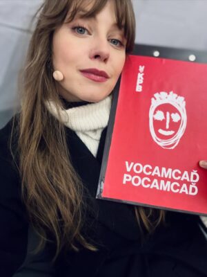 Jenovéfa Boková Instagram - ZIMA ❄️ 

Zklidnění, ale taky někdy šedo. Člověk se musí zase naučit zpomalit a nevyčítat si to 🙏🏻