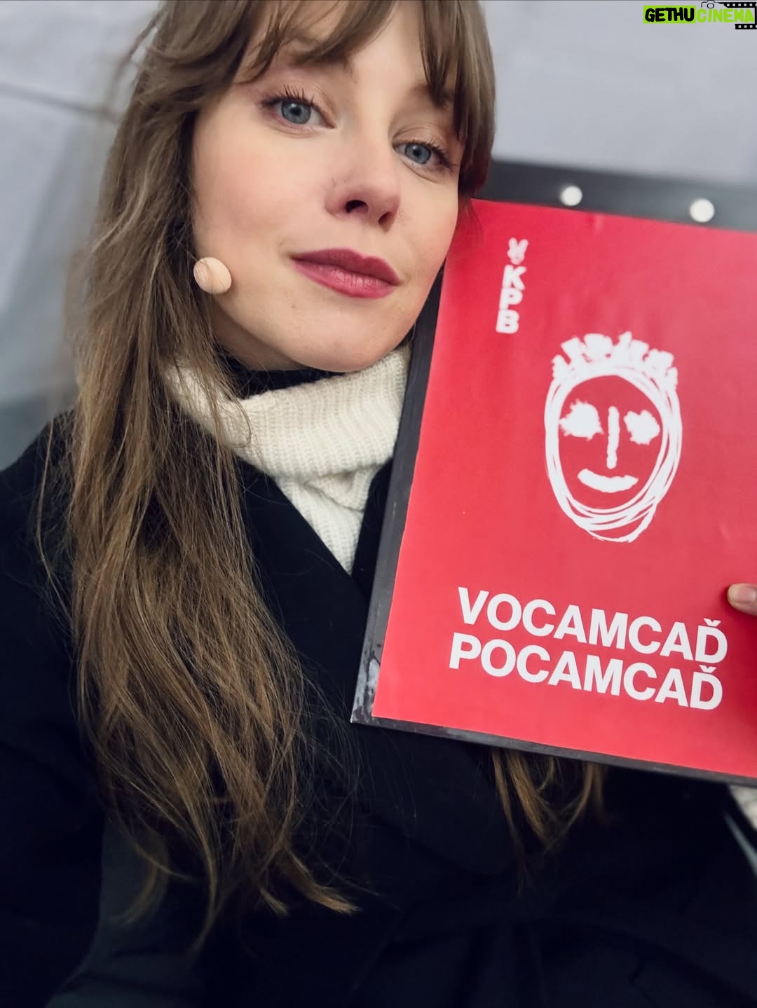 Jenovéfa Boková - 8.6K Likes - ZIMA ❄️ 

Zklidnění, ale taky někdy šedo. Člověk se musí zase naučit zpomalit a nevyčítat si to 🙏🏻