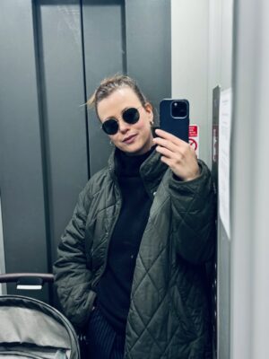 Jenovéfa Boková Instagram - ZIMA ❄️ 

Zklidnění, ale taky někdy šedo. Člověk se musí zase naučit zpomalit a nevyčítat si to 🙏🏻