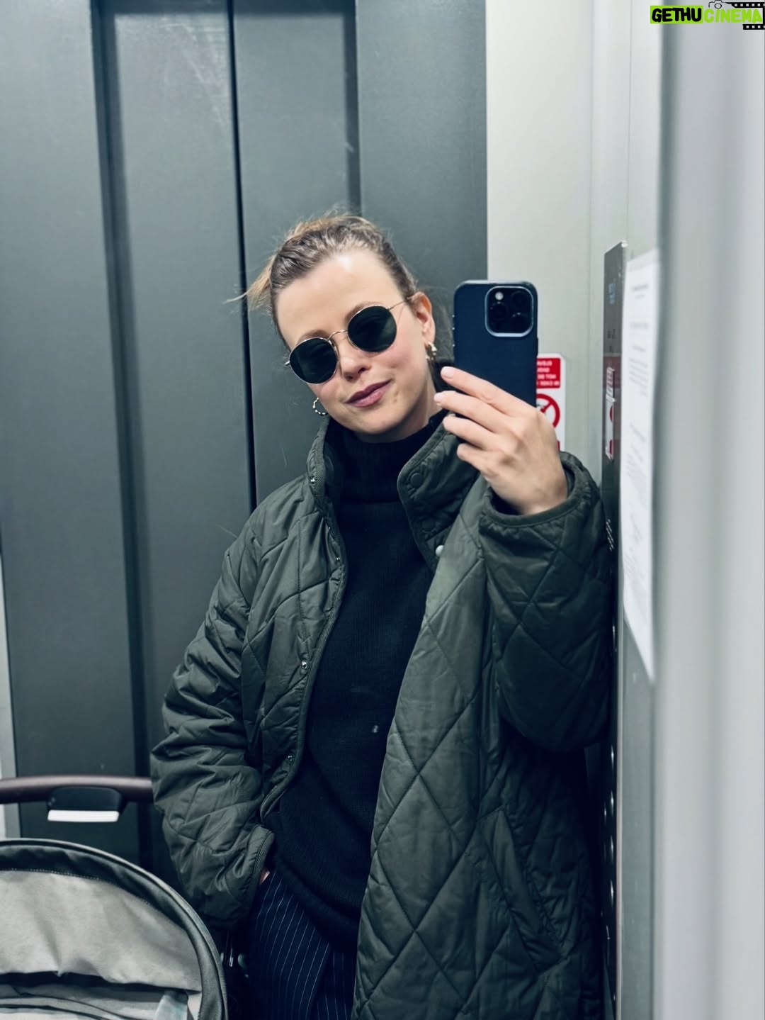 Jenovéfa Boková - 8.6K Likes - ZIMA ❄️ 

Zklidnění, ale taky někdy šedo. Člověk se musí zase naučit zpomalit a nevyčítat si to 🙏🏻