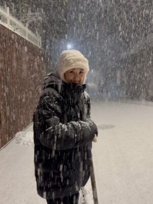 Jeon Hye-jin Instagram - 눈 치우기 힘들어요.. 

  아니 사실 너무 신났어요 ☃️