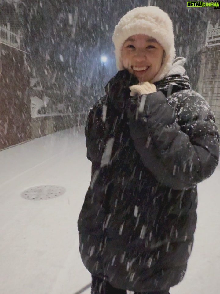 Jeon Hye-jin - 5.1K Likes - 눈 치우기 힘들어요.. 

  아니 사실 너무 신났어요 ☃️