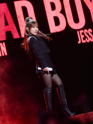 Jess Lee Instagram - yiiii？這是誰？？😆
上禮拜換了一個形象⋯
開啟了聲生不息第一個唱跳舞台！
.
#聲生不息華流季
