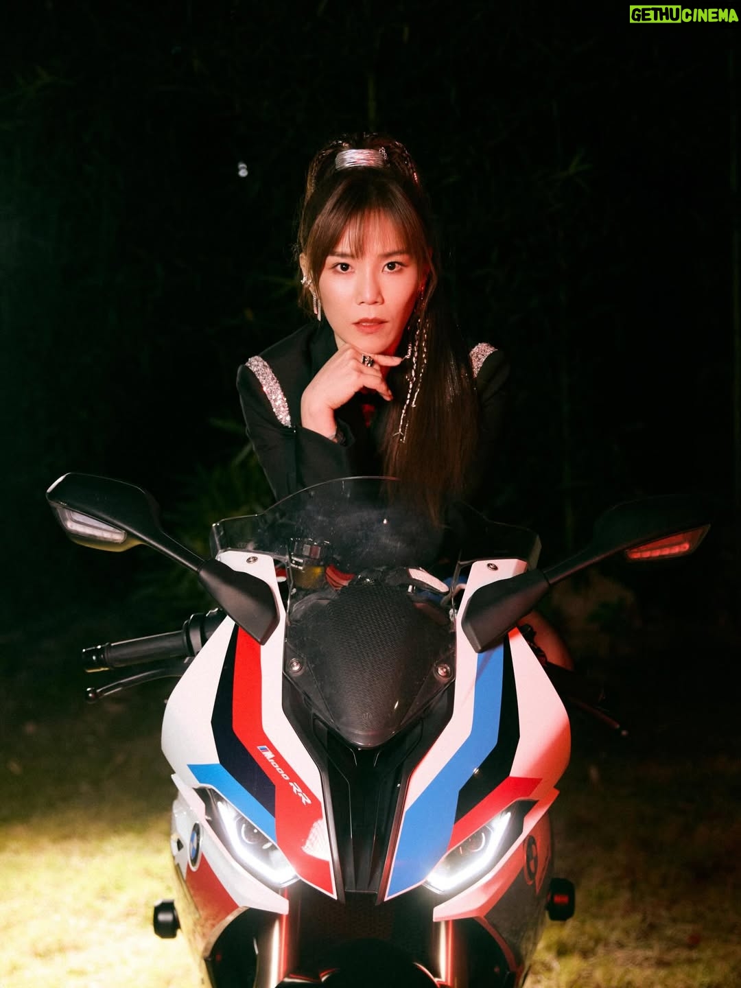 Jess Lee - 6K Likes - yiiii？這是誰？？😆
上禮拜換了一個形象⋯
開啟了聲生不息第一個唱跳舞台！
.
#聲生不息華流季