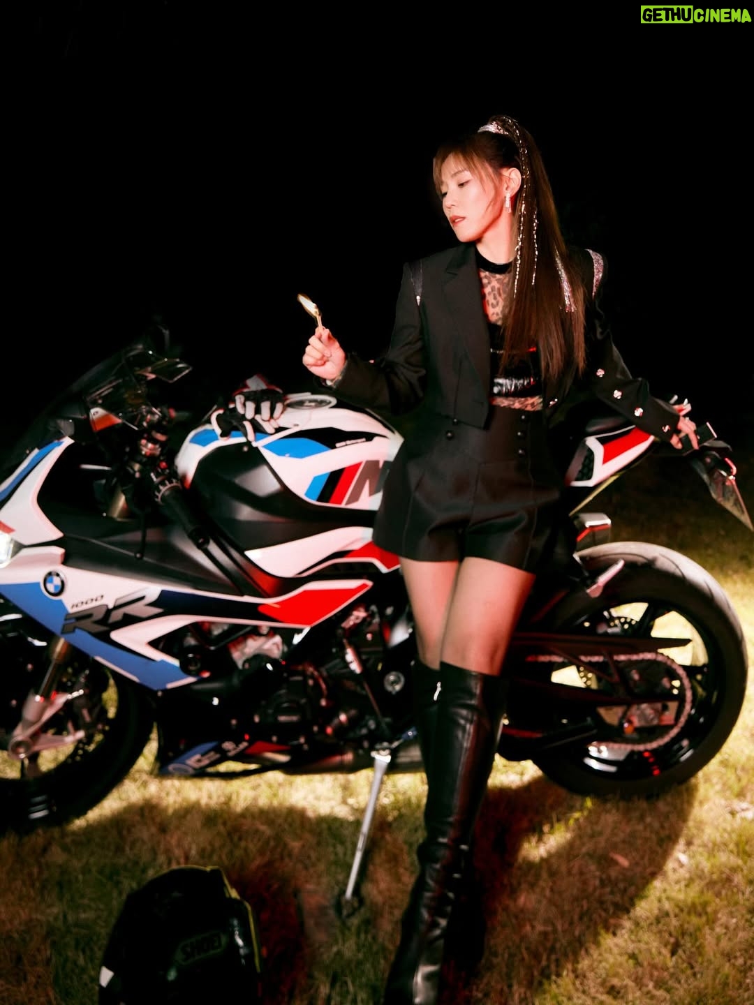 Jess Lee - 6K Likes - yiiii？這是誰？？😆
上禮拜換了一個形象⋯
開啟了聲生不息第一個唱跳舞台！
.
#聲生不息華流季